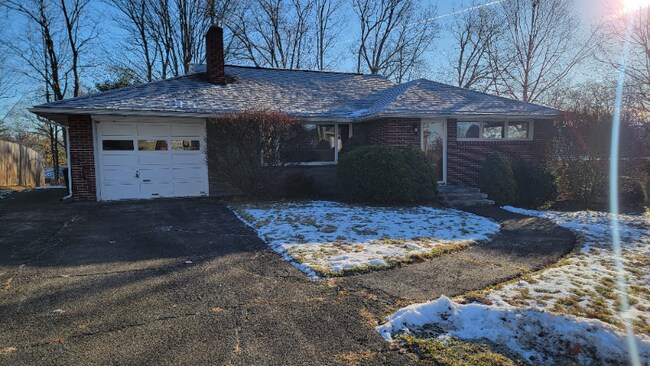 404 Crestwood Ct in Endicott, NY - Building Photo - Building Photo