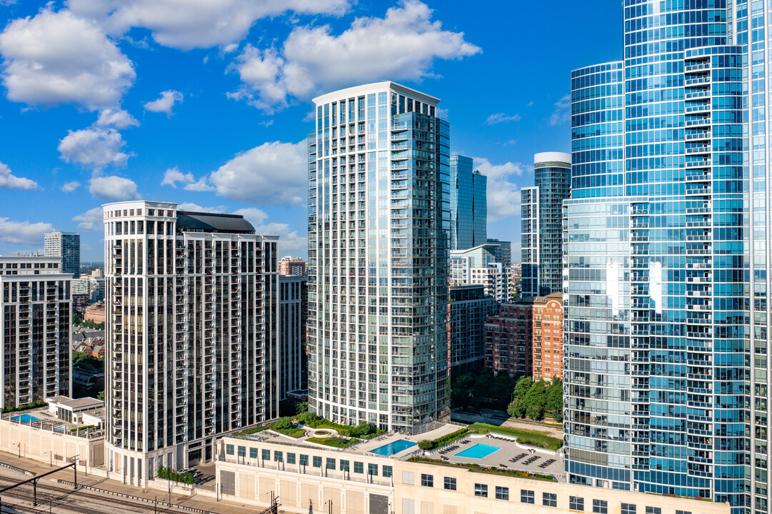 Tower Point in Chicago, IL - Building Photo