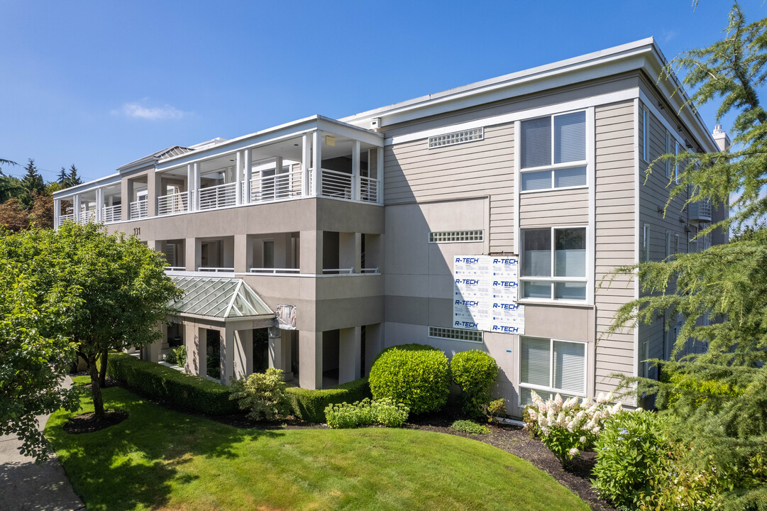 Watorford Court in Kirkland, WA - Foto de edificio