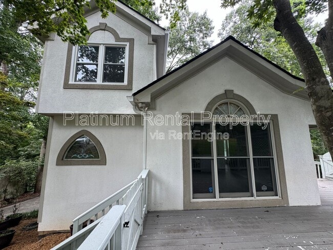 property at 3025 Lakeside Dr