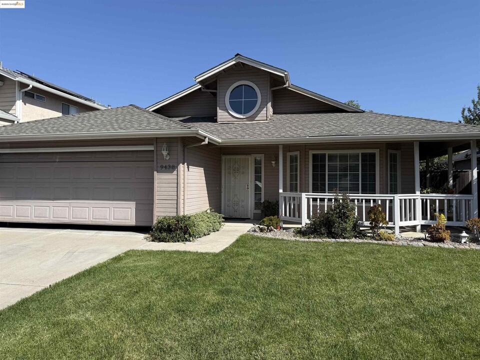 9438 Tuscany Cir in Stockton, CA - Foto de edificio