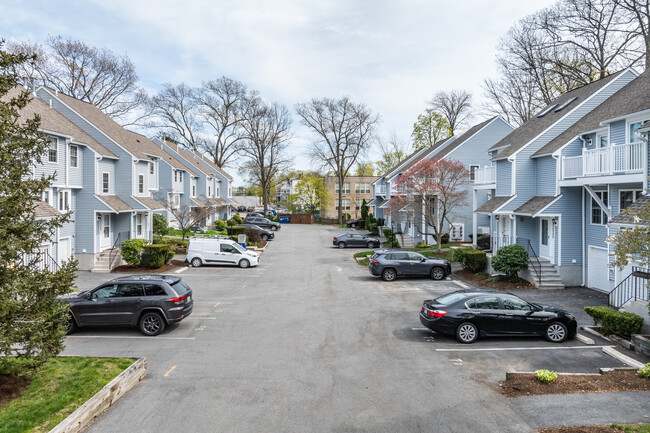 140 N Main ST in Attleboro, MA - Foto de edificio - Building Photo