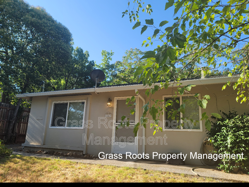 1269 Live Oak Ln in Auburn, CA - Building Photo