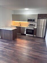 5653 N Ashland Ave, Unit 303 in Chicago, IL - Building Photo - Building Photo