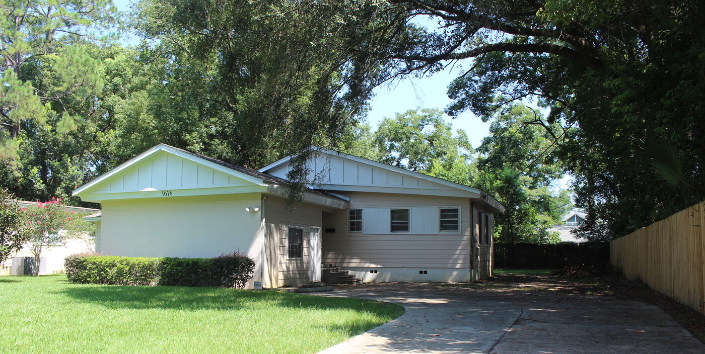 1618 Atkamire Dr in Tallahassee, FL - Building Photo