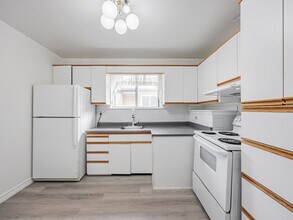 18 Gilroy Dr in Toronto, ON - Building Photo - Building Photo