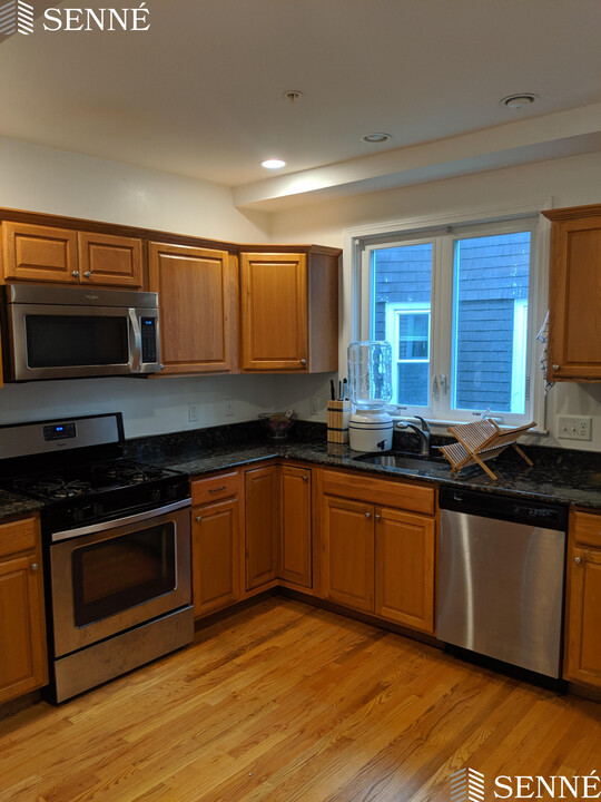 25 Lewis St, Unit 3 in Somerville, MA - Building Photo