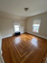 7 Sylvan Ave, Unit 2 in Lewiston, ME - Foto de edificio - Building Photo