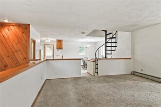 28 Sandhill Dr in North Kingstown, RI - Building Photo - Building Photo