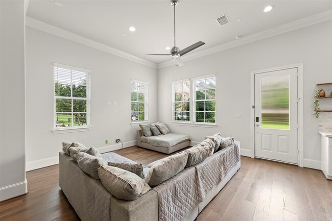property at 9651 Kings Cross Station