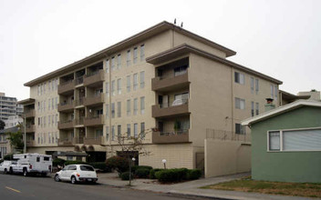 Perkins Ambassador in Oakland, CA - Foto de edificio - Building Photo