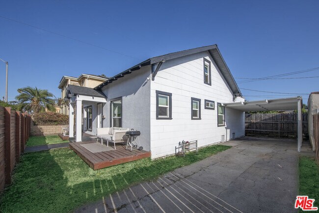 4616 Rosewood Ave in Los Angeles, CA - Building Photo - Building Photo