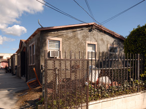 4327-4329 Burns Ave in Los Angeles, CA - Foto de edificio - Building Photo