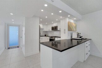 8911 S Hollybrook Blvd in Pembroke Pines, FL - Building Photo - Building Photo