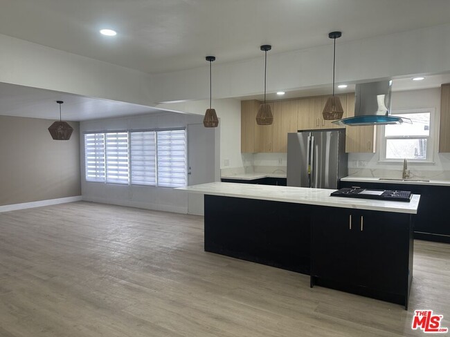19427 Welby Way in Los Angeles, CA - Building Photo - Building Photo