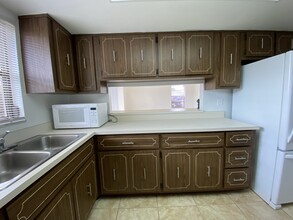 513 SE 24th Ave, Unit #1 in Cape Coral, FL - Foto de edificio - Building Photo