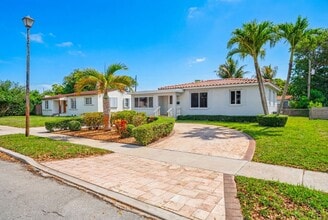 6447 SW 10th St in West Miami, FL - Building Photo - Building Photo