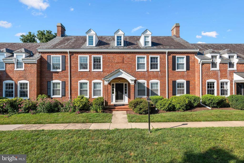 3472 S Utah St in Arlington, VA - Building Photo