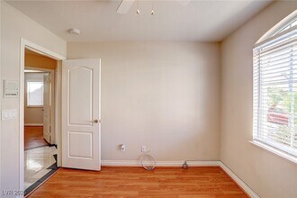373 Kenya Rd in Las Vegas, NV - Building Photo - Building Photo