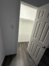 5616 Hollow Pines Dr in Houston, TX - Building Photo - Building Photo