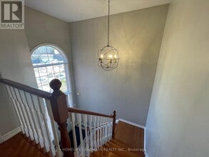 2066 Shady Glen Rd in Oakville, ON - Building Photo - Building Photo