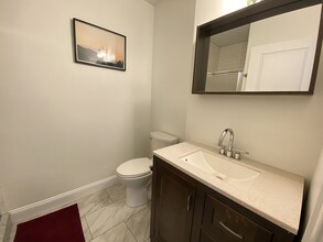 48 Guild St, Unit 2 in Boston, MA - Foto de edificio - Building Photo