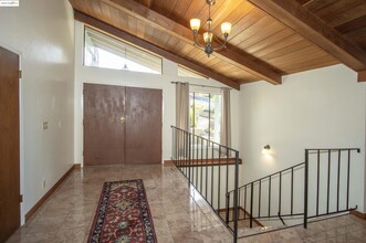 525 Hampton Rd in Piedmont, CA - Building Photo - Building Photo