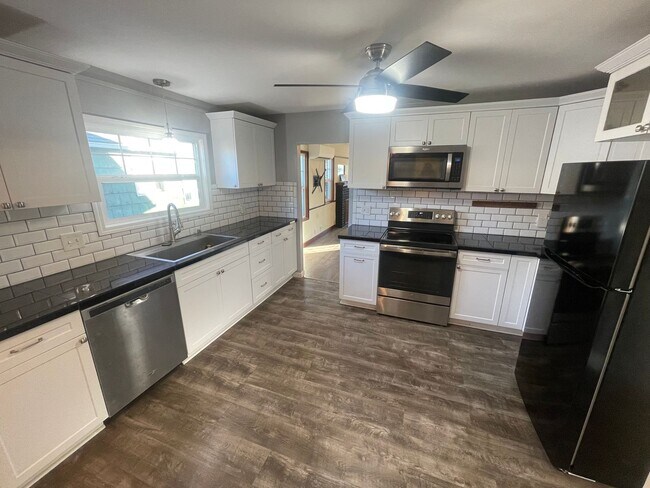 229 E Vine St in Lebanon, OR - Building Photo - Building Photo