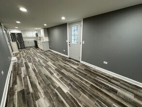 2233 N Lawler Ave in Chicago, IL - Building Photo - Building Photo