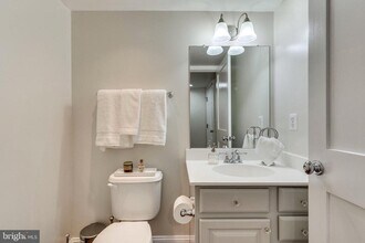 820 W Glebe Rd in Alexandria, VA - Building Photo - Building Photo