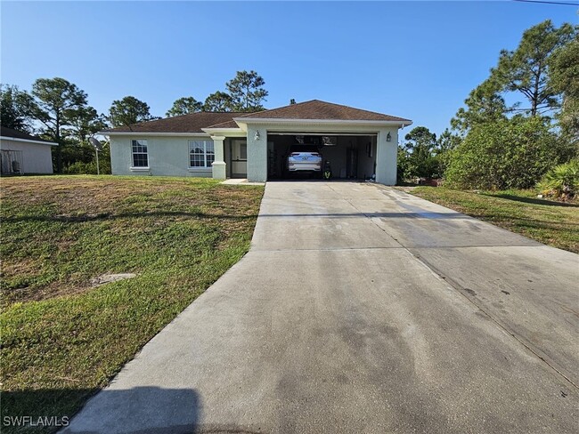3005 40th St W in Lehigh Acres, FL - Building Photo - Building Photo