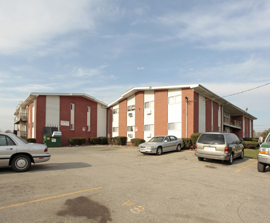 ClintonRiver Apartments in Mount Clemens, MI - Foto de edificio