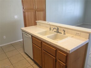 4371 Mesa Hill Dr in Las Vegas, NV - Building Photo - Building Photo
