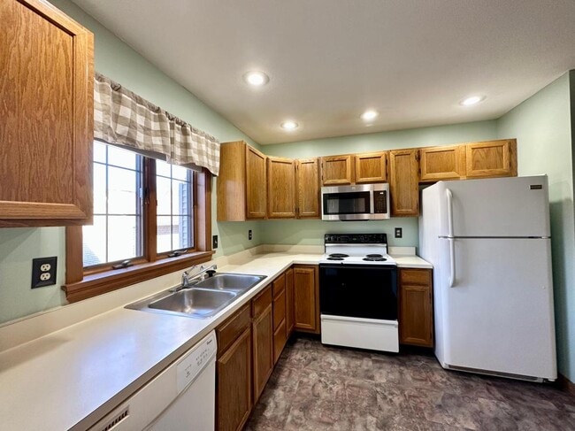 18 Partridge Ct in Windsor Locks, CT - Building Photo - Building Photo