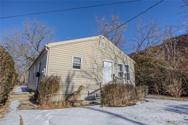 1968 Mackenna Ave in Niagara Falls, NY - Building Photo - Building Photo