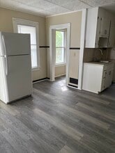 33 Holmes Ave in New Britain, CT - Building Photo - Building Photo