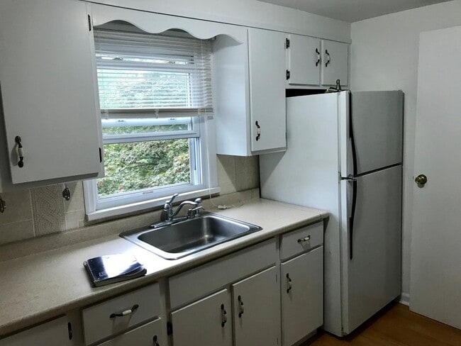 21 Bar Beach Rd in Port Washington, NY - Building Photo - Building Photo