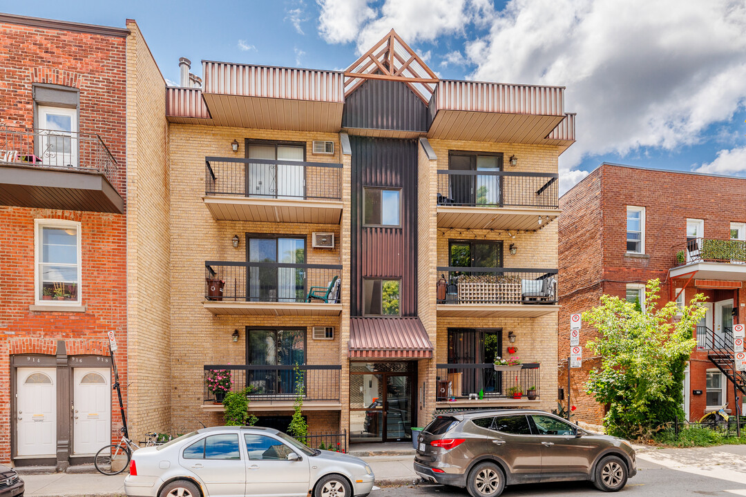 924 Saint-Ferdinand Rue in Montréal, QC - Building Photo