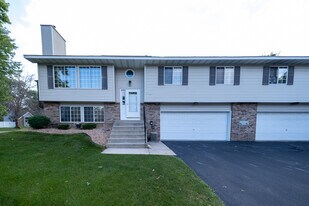 7991 147th St W in Apple Valley, MN - Building Photo