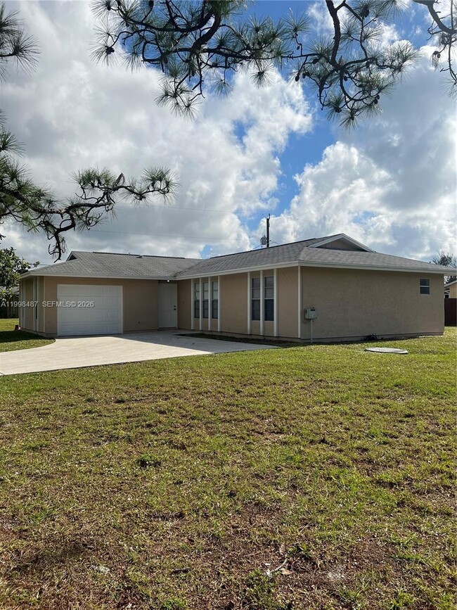 592 SW Todd Ave in Port St. Lucie, FL - Building Photo - Building Photo