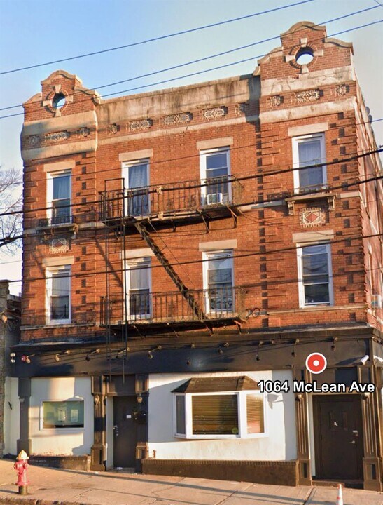 1064 McLean Ave in Yonkers, NY - Building Photo