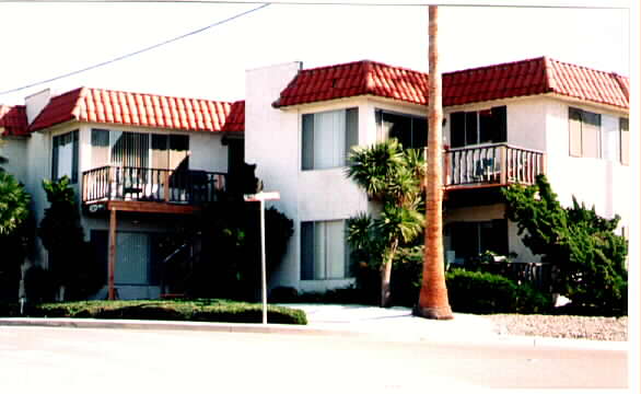 200 La Paloma in San Clemente, CA - Building Photo