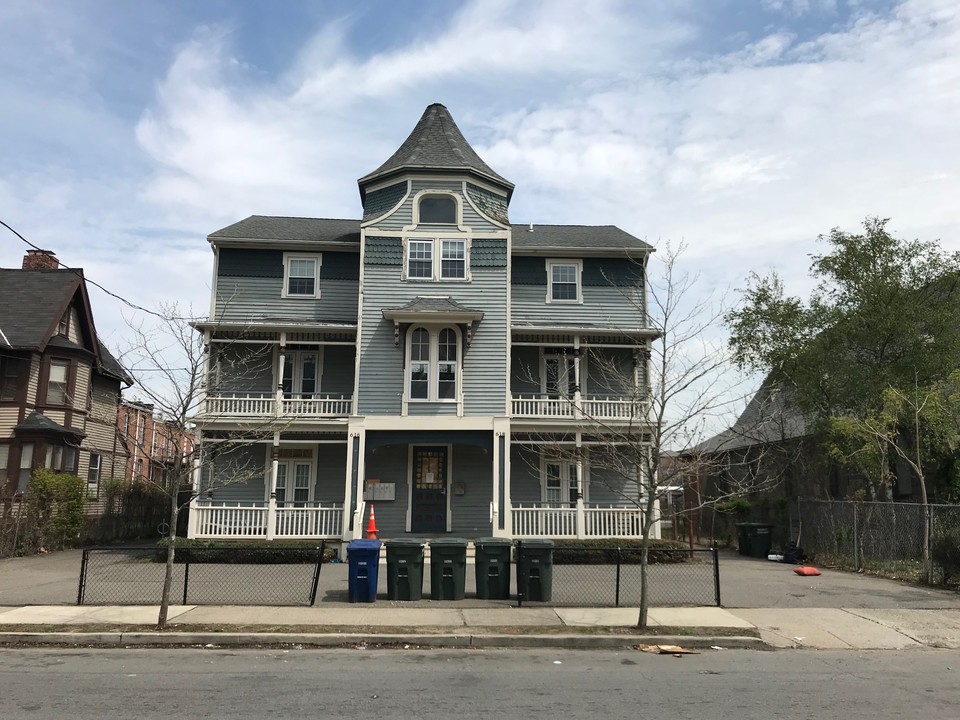 616-618 Kossuth St in Bridgeport, CT - Building Photo