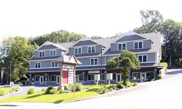 2081-2083 Albany Post Rd in Montrose, NY - Foto de edificio - Building Photo