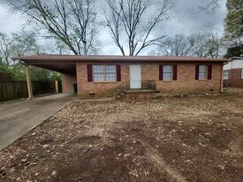 208 Wallace Rd in Jackson, TN - Building Photo