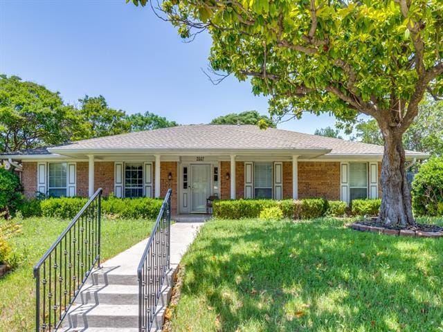 property at 2007 Mistletoe Dr
