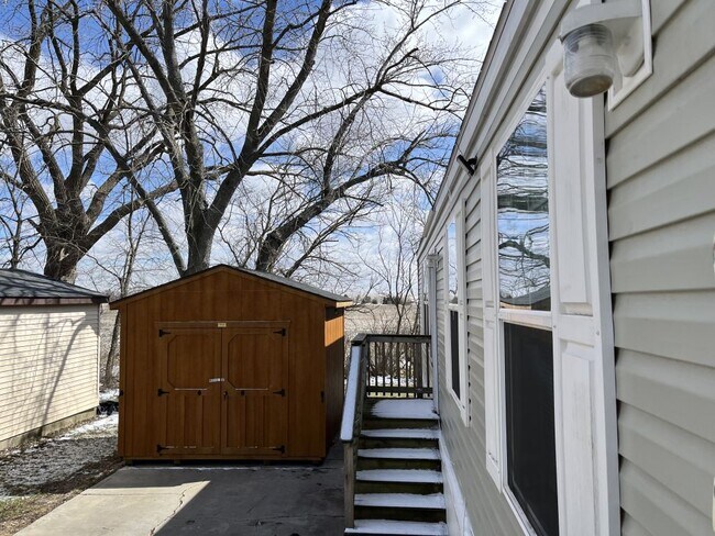 32 Meadowlark Ln in Beecher, IL - Building Photo - Building Photo