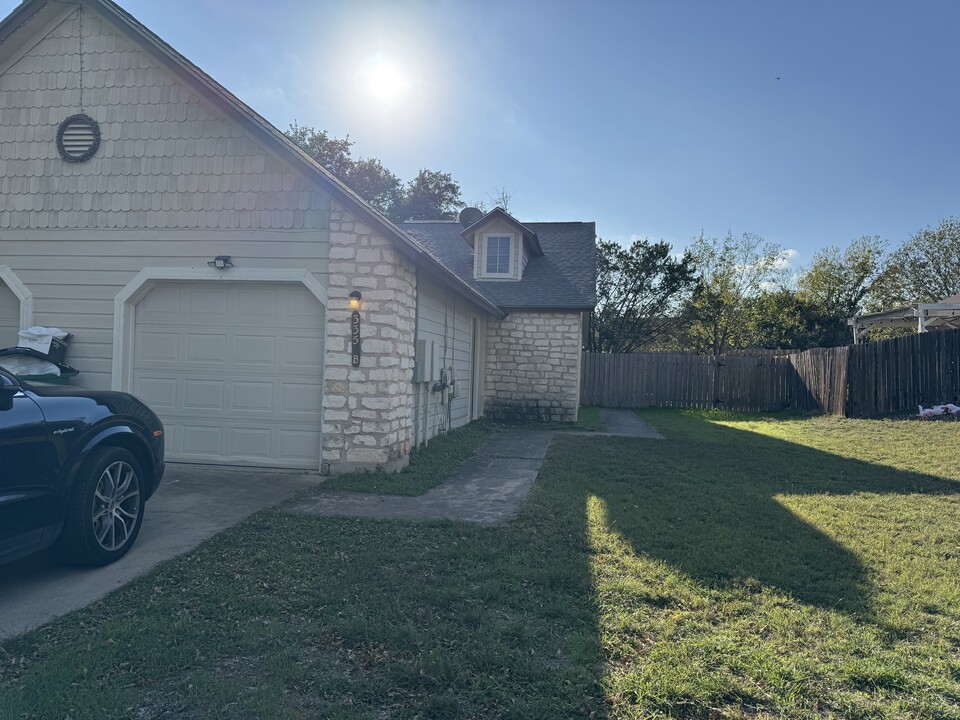 335 Fantail Loop in Lakeway, TX - Building Photo