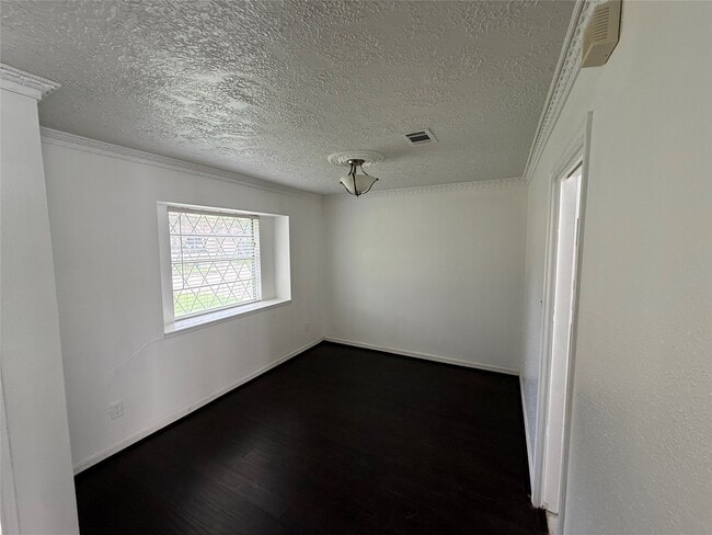 2206 Round Lake Dr in Houston, TX - Building Photo - Building Photo