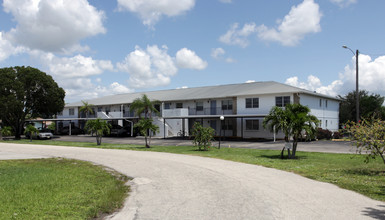 Lorain Apartments in Cape Coral, FL - Building Photo - Building Photo